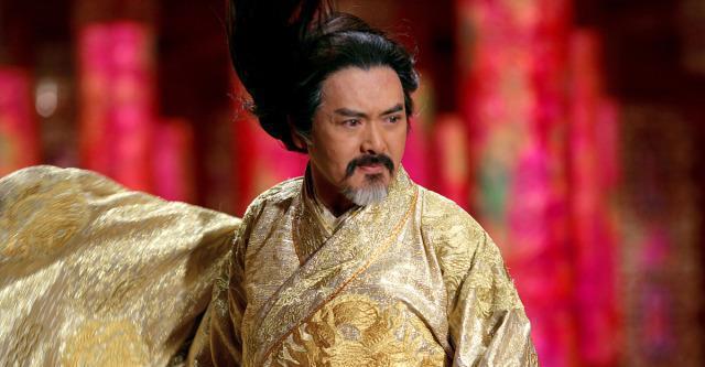 贫穷|皇帝龙袍为了不褪色,一直不洗,不会有馊味吗贫穷限制了想象