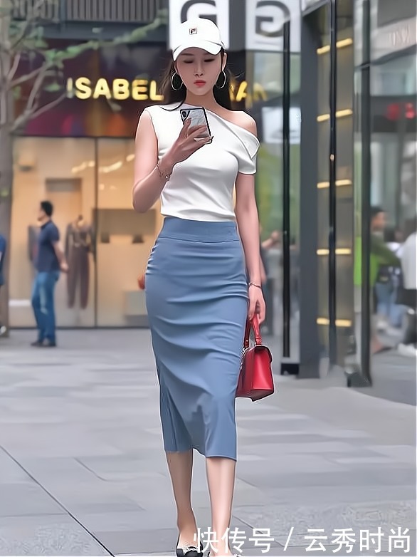 高腰一步裙搭配上斜肩衫，优雅又端庄，想不美都难