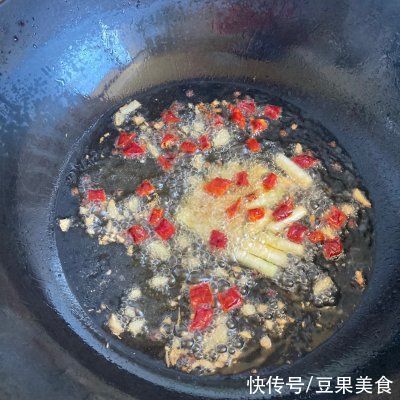 鱿鱼|我这样做双椒炒鱿鱼,家人都爱吃