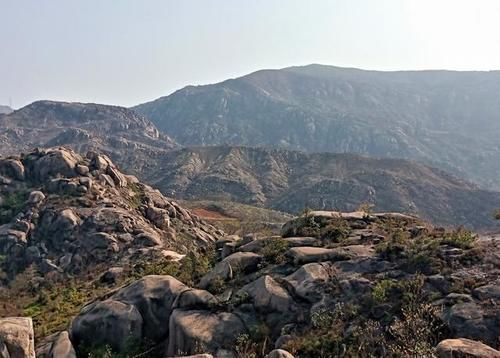 温州有个宝藏旅行地，海拔707米山顶藏着西北风光，不是雁荡山