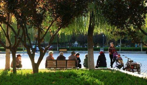 保姆|“如若可以,别轻易帮女儿带娃”,姥姥的忠告很现实,值得一听