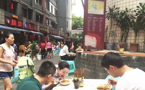 这家|这家面馆牛:开业20年,生意火爆,不开分店,徒弟却开店上千家