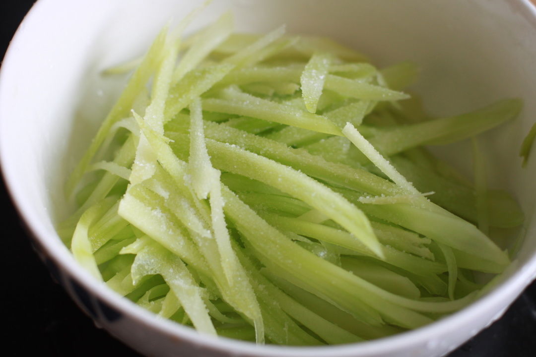 春季刮油菜，试试这一道，制作简单口感佳