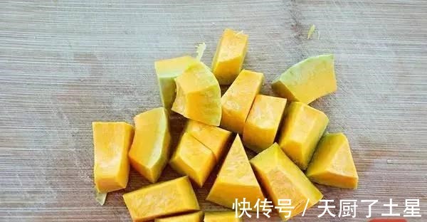 南瓜饼这样做不用油炸，学会了3分钟做一大锅，香甜软糯、零添加！