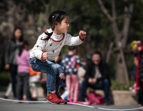 生长激素|0到18岁宝宝身高对照表,不达标宝宝多做4件事,多长5厘米