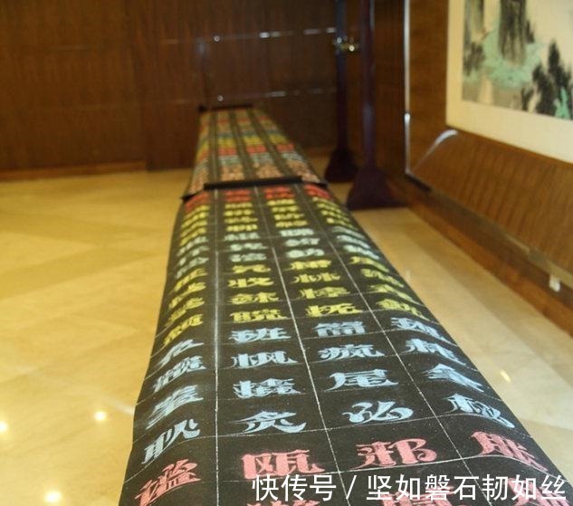 书法家@街头乞丐不甘心现状,苦练书法10年,字体被收购上市,一夜成富豪