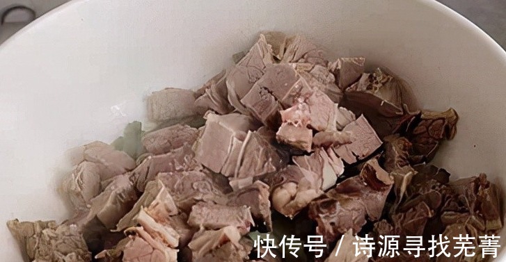 烧制|家常烧牛肉,除了番茄土豆,我常加这两种食材,汤菜主食都有了!