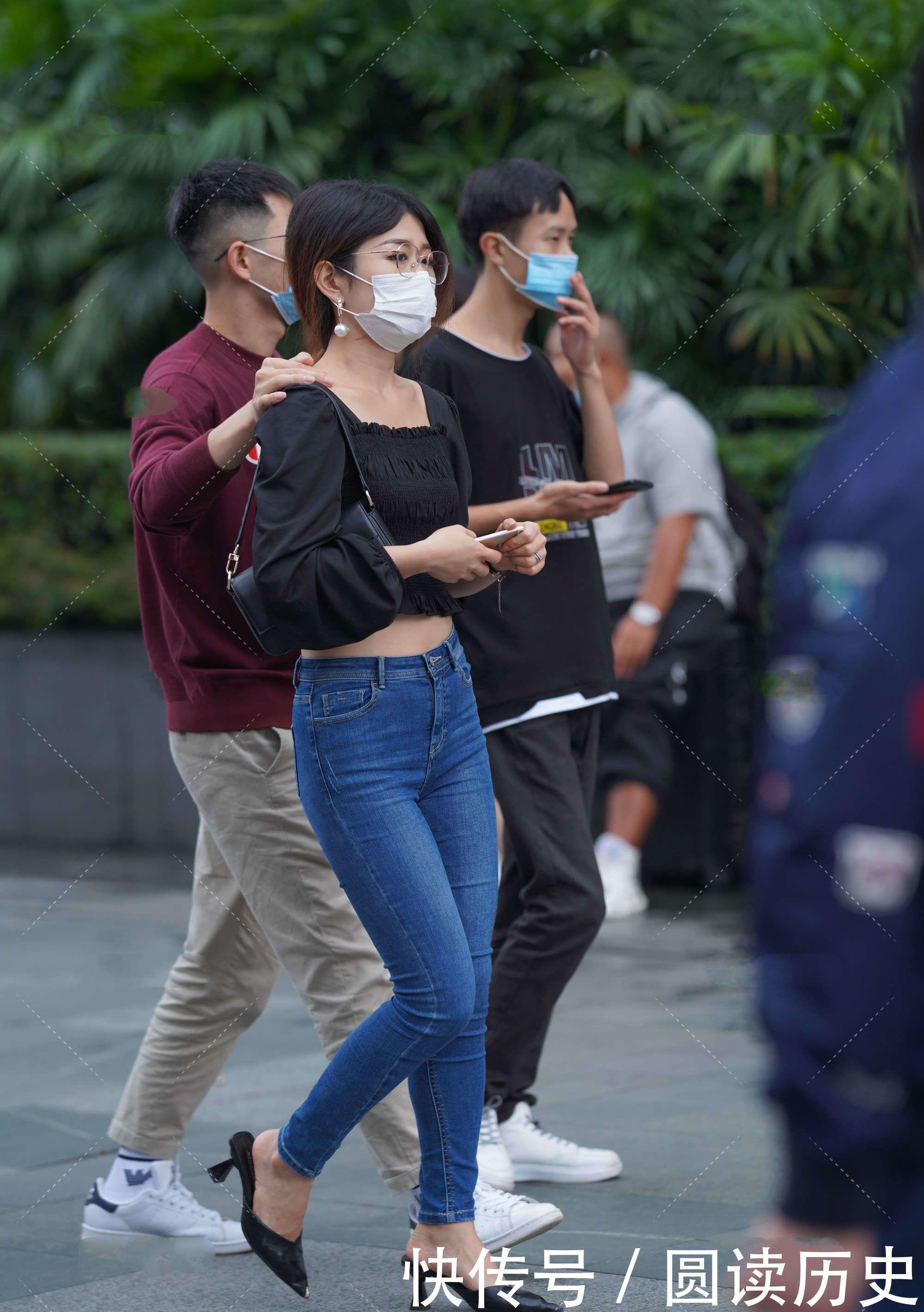 腿型|黑色方领上衣搭配高腰牛仔裤,时尚大方,气质十足