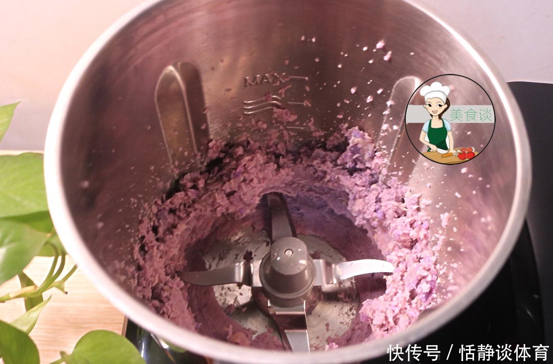 包子|此美味,我隔三差五做一次,两手一卷比包子香,每次蒸2锅不够吃