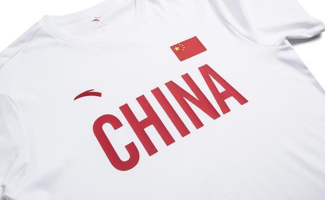 安踏|安踏官宣王一博任全球首席代言人,冬奥国旗款燃起国货热潮