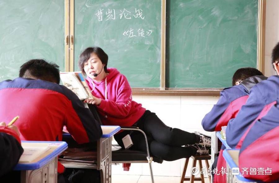 讲课|莒县的马晓华老师，您跪在椅子上讲课的样子真美！