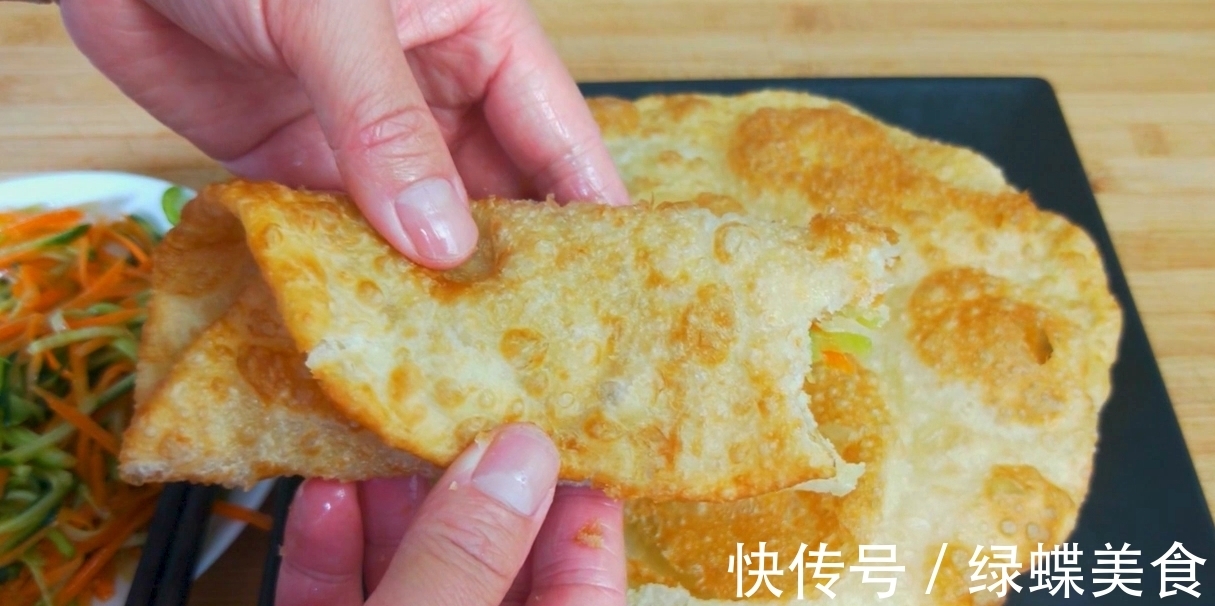 饼胚|面粉不要蒸馒头了,教你好吃新做法,一次做7个,上桌就扫光,香