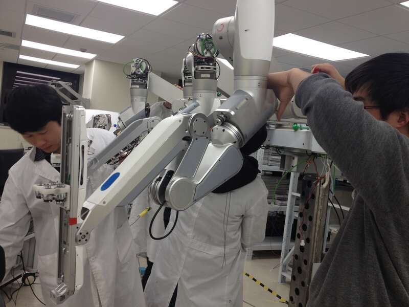 中国青年|国产手术机器人港交所上市