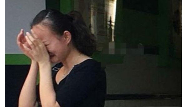 宝宝|宝宝突然身上掉皮,妈妈却不敢抱他,医院检查后,宝妈很尴尬了