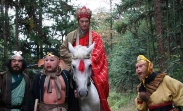 白骨精|为什么孙悟空执意打死白骨精那三具尸体连起来,你看看是啥