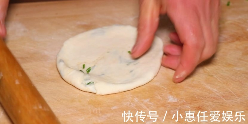 葱花饼|家常好做的葱花饼，今天教给你制作技巧，既劲道又好吃