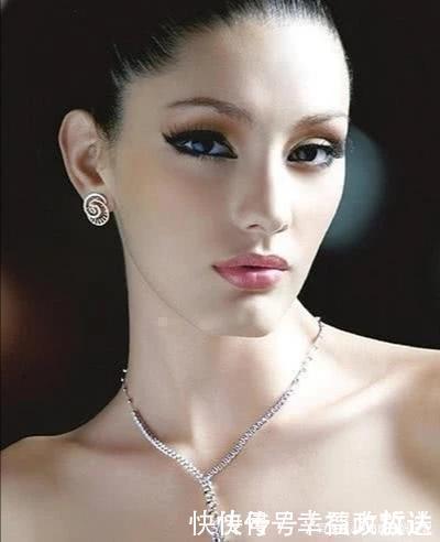 黄金首饰|真正见过世面的女人,很少戴黄金,更爱这3种首饰,尽显高级贵气