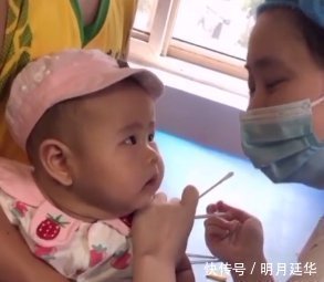 孩子|萌娃一脸含情脉脉,却惨遭护士“痛下黑手”原来你是这样的女人