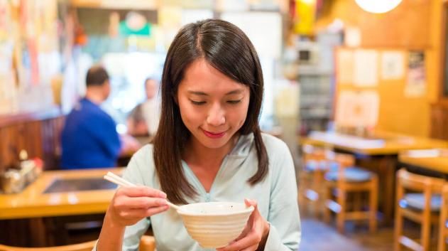 如此喝汤，身体遭殃！5种汤，能少喝一口是一口！尤其第一个