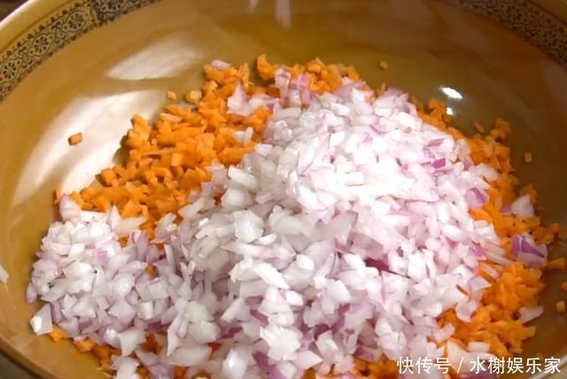 里加|豆角里加3个鸡蛋,不炒也不炖,手不用沾面,十分钟搞定全家早餐