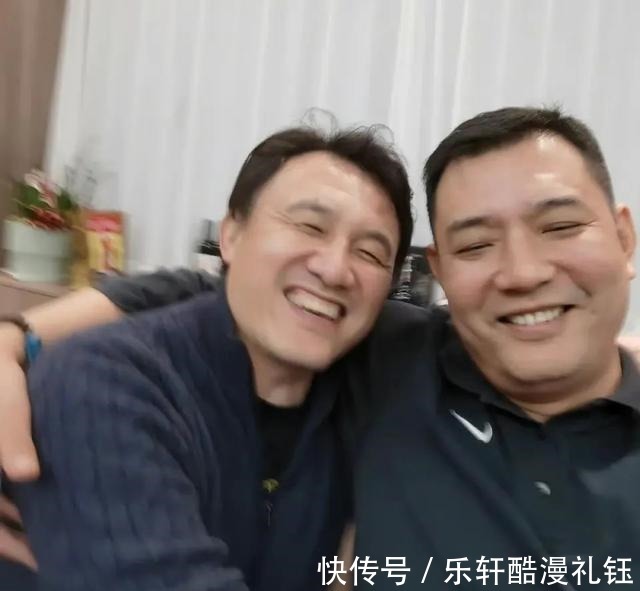 广东队|三消息!巩晓彬郝伟秀合影,曝辽篮新外援出炉,首钢男篮或四外援