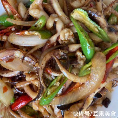 鱿鱼|我这样做双椒炒鱿鱼,家人都爱吃