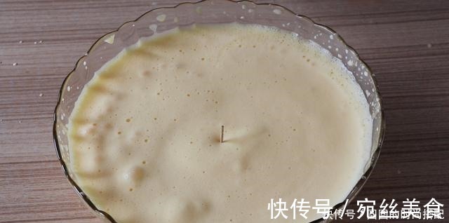 无油无糖的玉米面蛋糕，蒸锅就能做，低脂不怕胖，简单好吃不上火