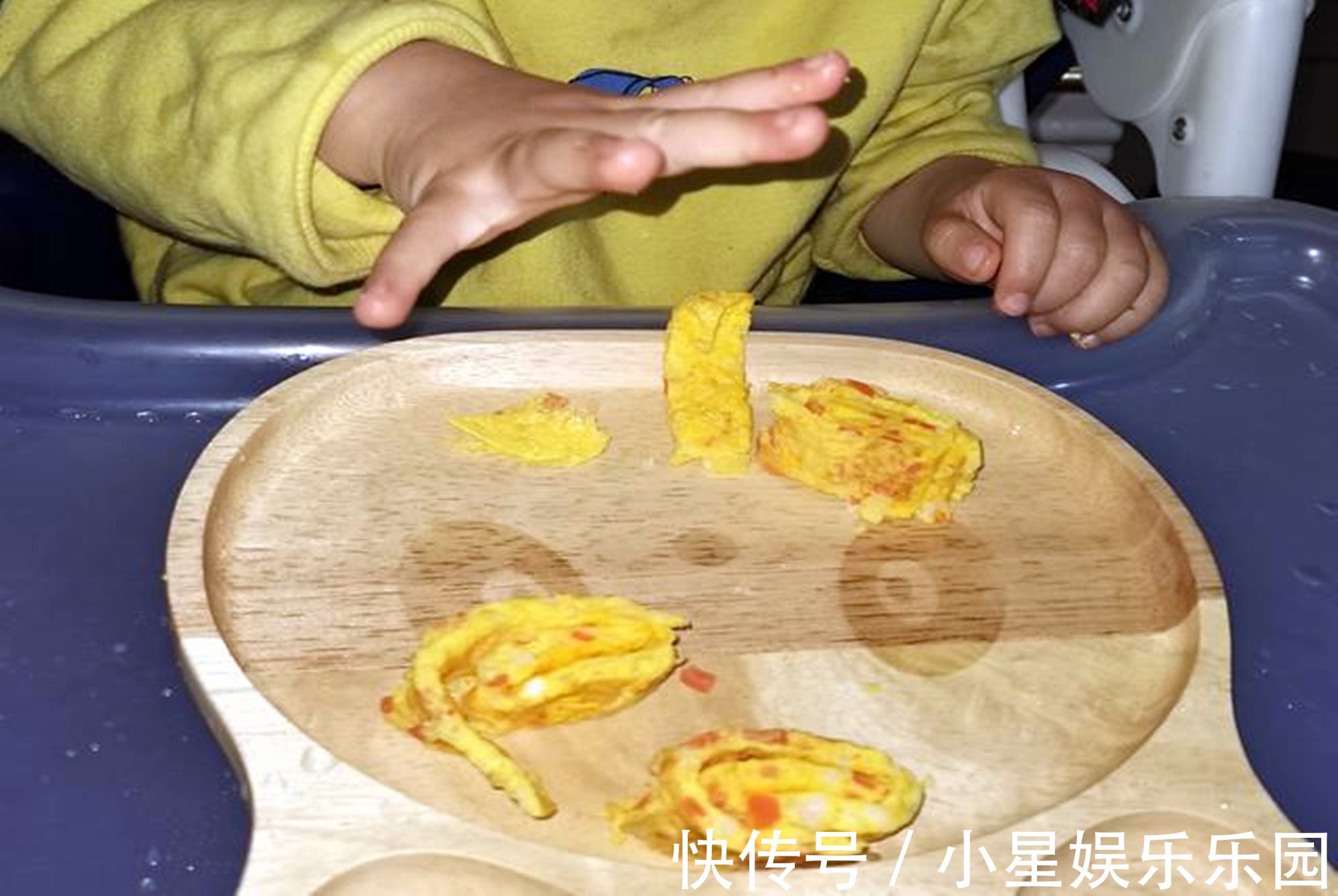 琳琳|孩子两岁前能吃“大人饭”吗?儿科医生:三岁前吃都算“毒辅食”