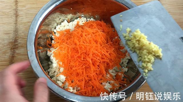 胡萝卜豆腐|豆腐最新做法,不炖不凉拌、不加一滴水,比肉香,连吃3天也不腻