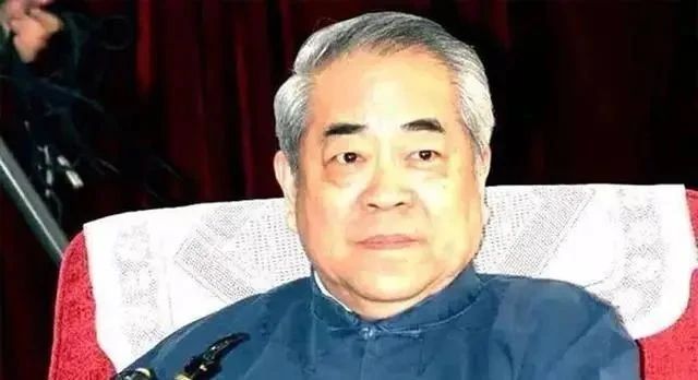 将自己|落难法国的著名画家范曾,书画打包批发给郭庆祥,让他大赚了一笔