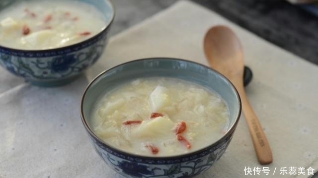 在春天,早晨喝豆浆不如喝它,无糖无添加,满满一碗都是胶原蛋白