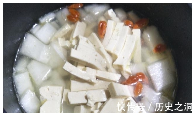 北豆腐|入秋后，冬瓜汤要多喝，多加2样食材，营养翻倍又鲜美