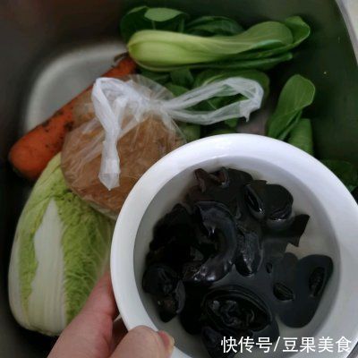 有了它干掉两碗饭不是事！超下饭的素馅饺子