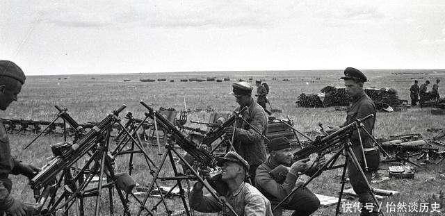 误以为|打出国门的苏军士兵误以为马桶水是饮料 把席梦思床垫当玩具