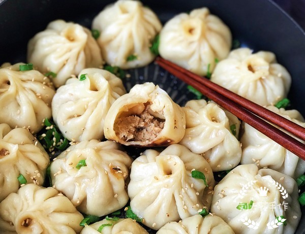 包子经常干瘪发硬，这样做包子，鲜香软嫩汁水多，全家人都爱吃