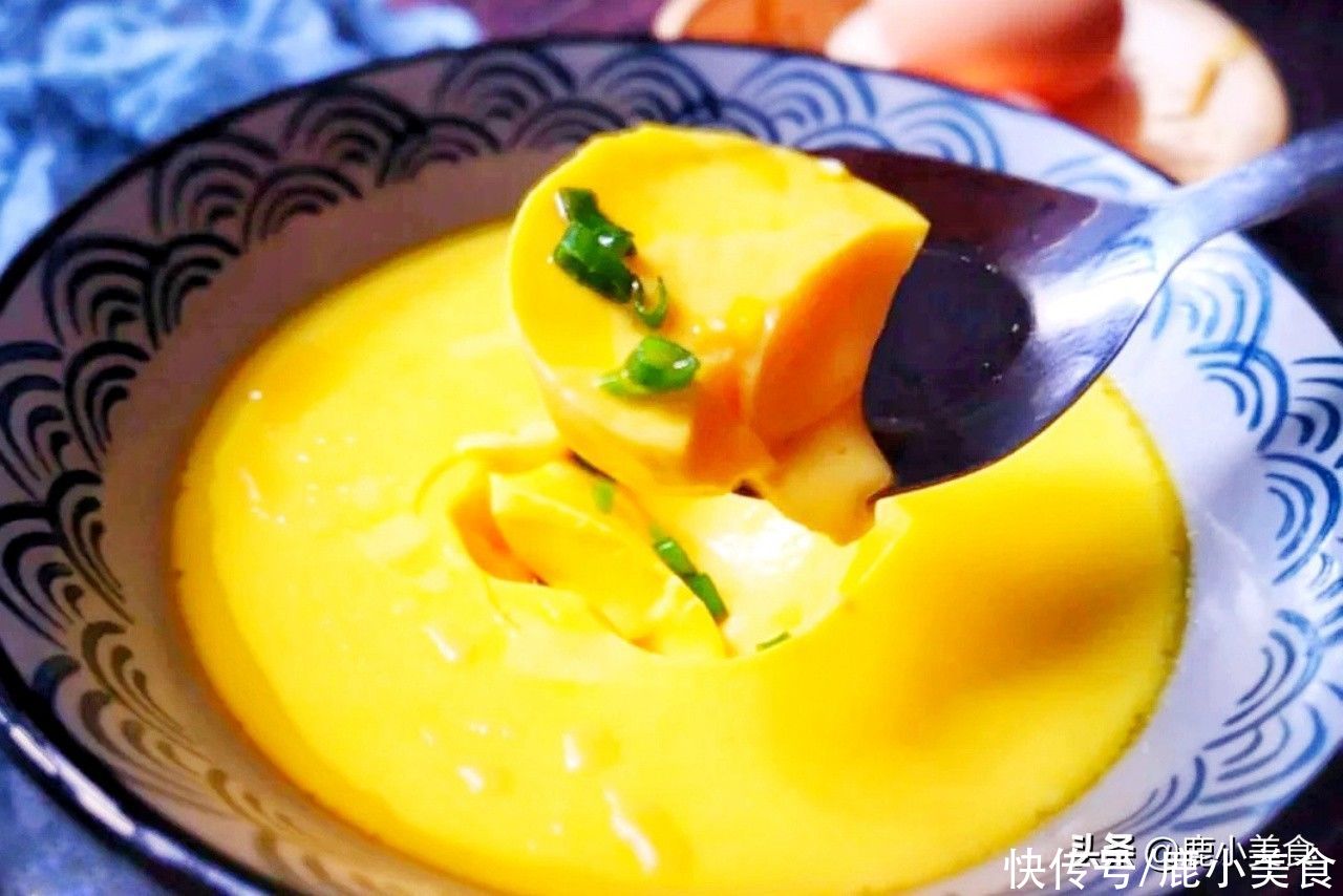 蛋水分离|蒸鸡蛋羹窍门多！掌握“6个操作要点”，保准蛋羹滑嫩光亮无孔