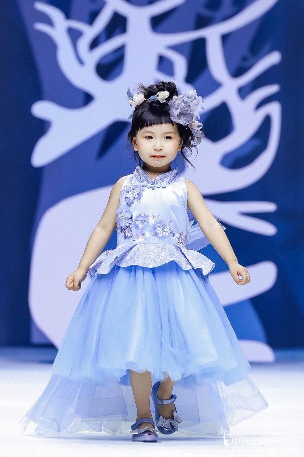 红鼓小爱?笑容魔法——AW2021中国国际时装周全新发布