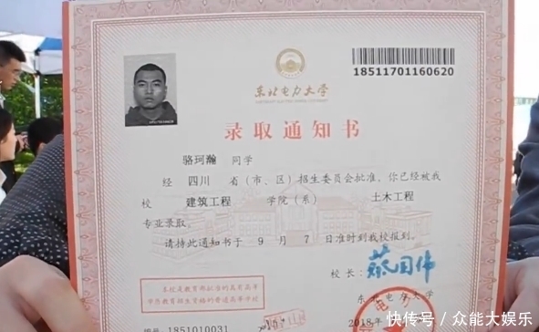 生长|两男生长得及其相似,来自一个地方,读一所大学,却不同姓!