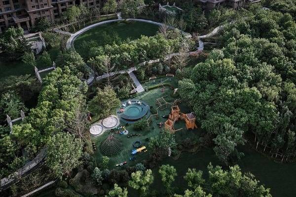 刘嘉玲和朱珠享受缦合宁静