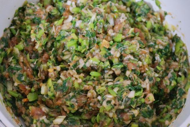 几乎没人用它做馅饼,比韭菜好吃,一次吃6个不够