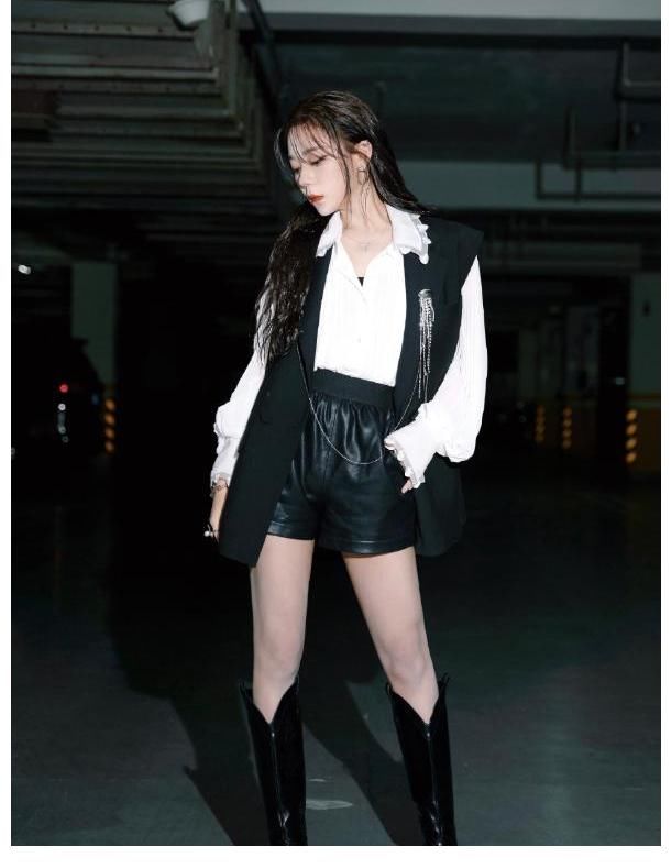 小西装|张紫宁分享日常碎片,抹茶绿泡泡衫甜美俏皮,洋溢青春元气少女感