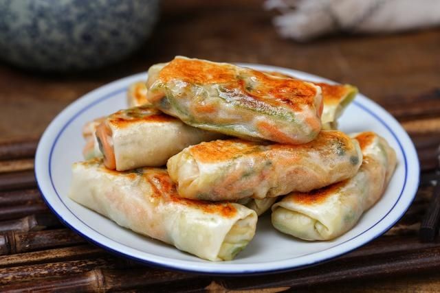 酥脆|懒人版土豆丝盒子,皮薄如纸酥脆美味,无需揉面小白也能轻松搞定