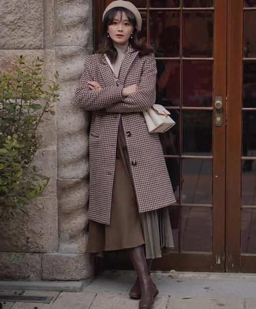 穿大衣少配打底裤,很平庸,今年试试这4款“下装”,时髦好看