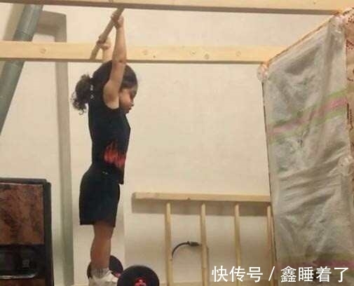 蜘蛛侠|3岁小孩臂力不凡被称「蜘蛛侠」,天天在家不走路爱爬墙