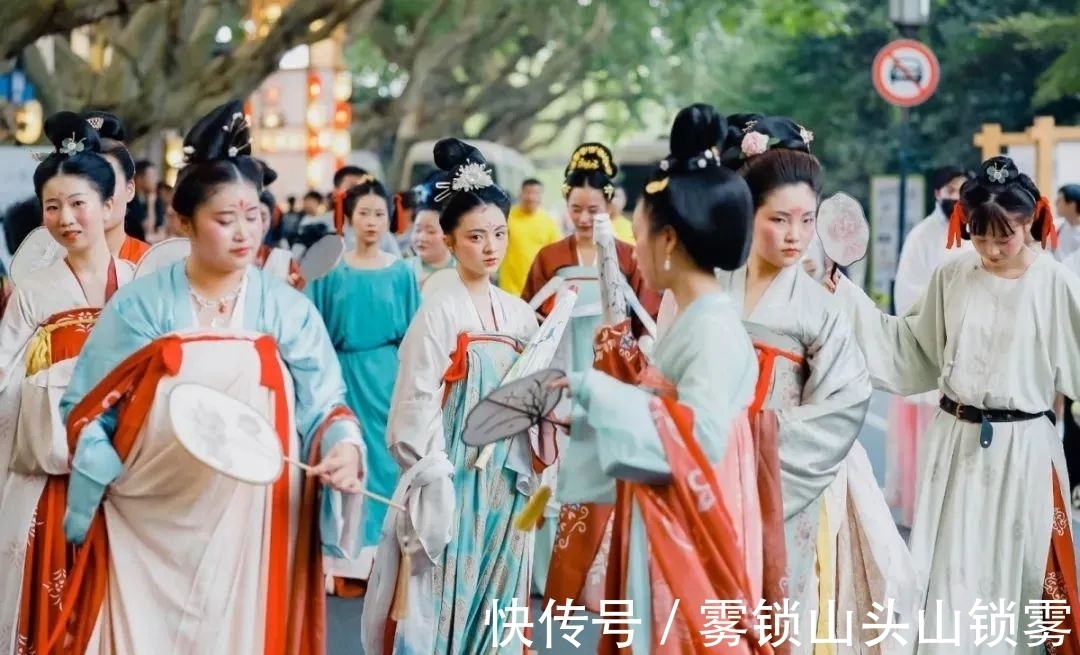 文化 日本女明星因穿“半透明汉服”走秀被喷!汉服迷:这是对国风不敬