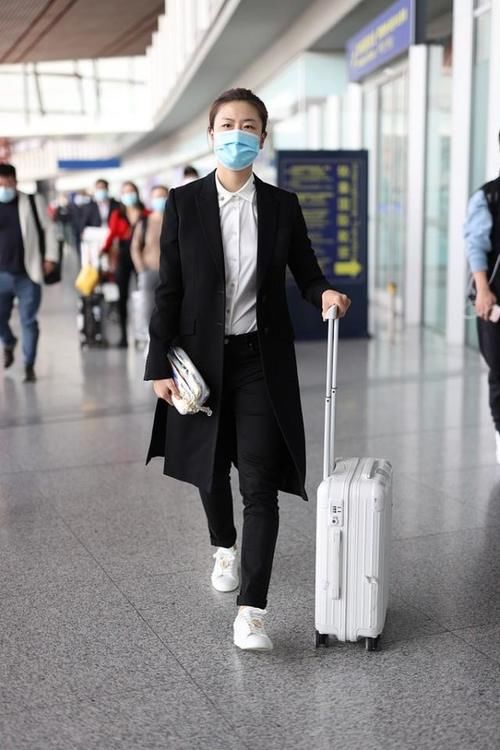  穿大衣|穿衣不止靠天赋，冬季拥有一件时尚的大衣，怎么穿都好看