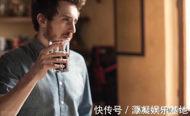 癌症|男人易患四大癌症，医生忠告，想长寿，晨起请坚持两多两少