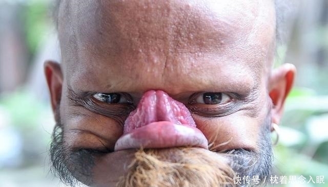 网友戏称:踩着凳子能舔到自己的鼻子,校车司机真的做到了