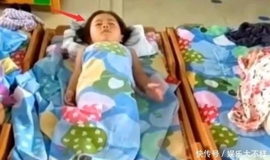 奇怪|从不午睡的女儿在幼儿园很乖，妈妈觉得很奇怪，查看监控后泪崩了