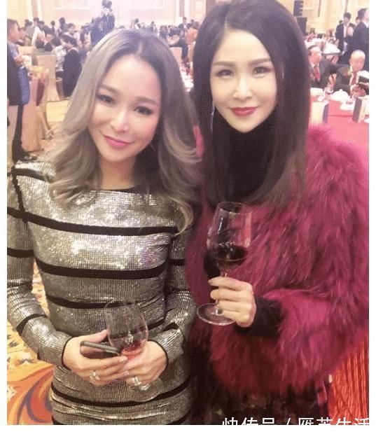 陈慧玲|洗米嫂剪掉十年长发换波波头,新发型穿条纹裙,端高脚杯气质大变